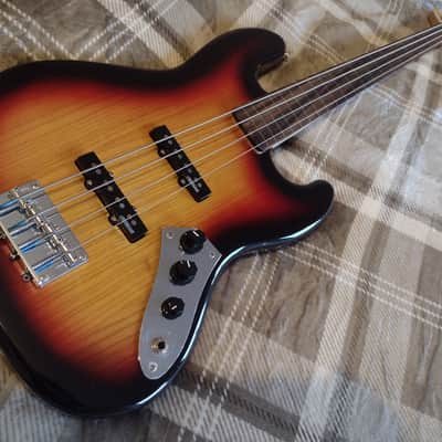 Harley Benton Jazz bass fretless deluxe series- MAKE AN OFFER image 2