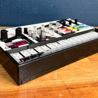 Korg Volca Sample OK GO Edition Digital Sample Sequencer - White with OK GO Logo image 2