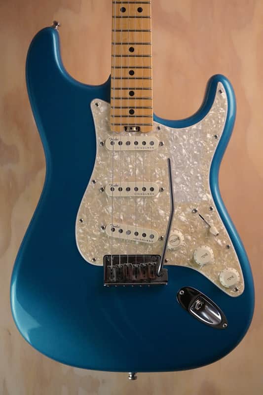 Fender American Elite Stratocaster Electric Guitar in Ocean Turquoise Metallic
