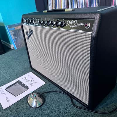 Fender '64 Custom Deluxe Reverb-Amp 2-Channel 20-Watt 1x12" Guitar Combo 2017 - Present - Black image 5