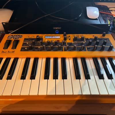 Dave Smith Instruments Mopho 32-Key Monophonic Synthesizer 2011 - 2016 - Yellow with Wood Sides