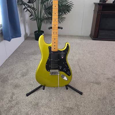 Fender American Ultra II Stratocaster HSS with Maple Fretboard 2024 - Present - Solar Flare image 4