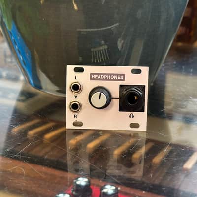 Intellijel Phones 1U Stereo Headphone/Line-Level Output Module image 1