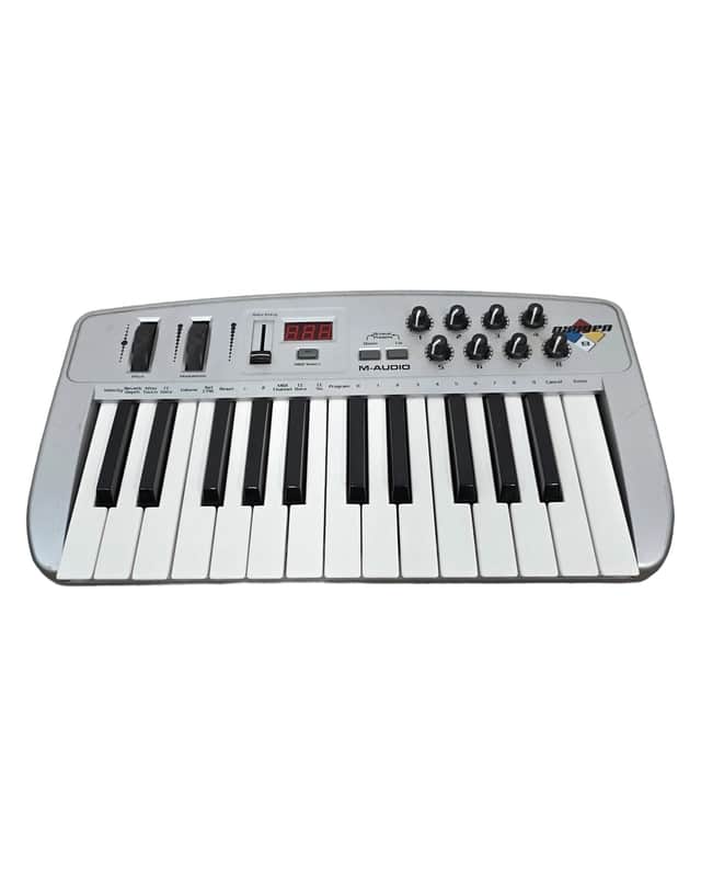 M-Audio Oxygen 8 - MIDI Controller - Good image 1