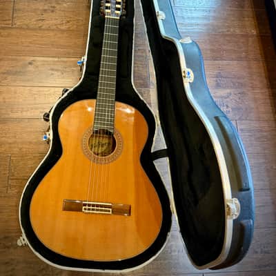 Ramirez R4 Classical Guitar 2001 w/ SKB Hardshell Case image 12