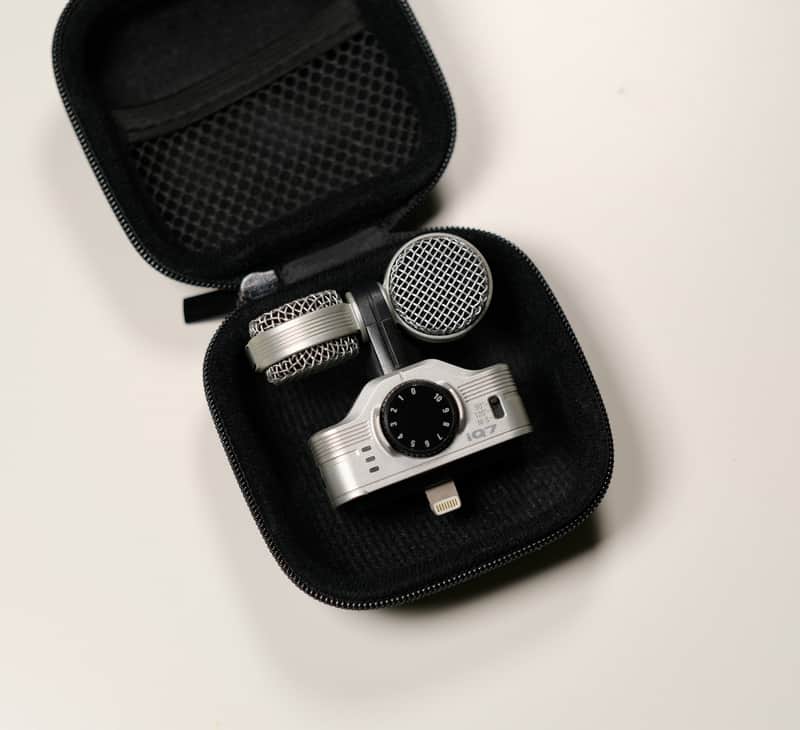 Zoom iQ7 Stereo iOS Microphone 2010s - Silver image 1