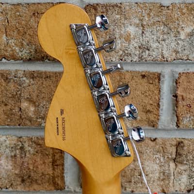 Fender Vintera II '70s Stratocaster Maple Fingerboard 3-Color Sunburst image 8