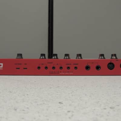 IK Multimedia UNO Synth Pro Desktop 32-Key Analog Synthesizer 2021 - Black with White Keys image 4