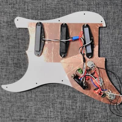 pickguard sss micro wilkinson - 2 volumes, women tone, bass cut & neck switch image 6