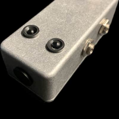 Loop-Master Pedals Mini A/B Box Pedal – True Bypass Signal Splitter for Amps & Effects, USA Made, In Stock image 2