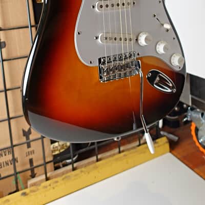Fender Classic Series '70s Stratocaster with Rosewood Fretboard 2005 - 3-Color Sunburst - READ DESCRIPTION image 3
