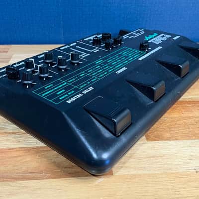 Aria Pro II APE-4 Guitar Multieffect with Delay - Chorus and Overdrive/distortion image 2