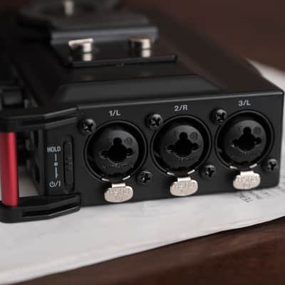 TASCAM DR-70D 4-Channel Audio Recorder for DSLR Cameras 2014 - Present - Black image 6