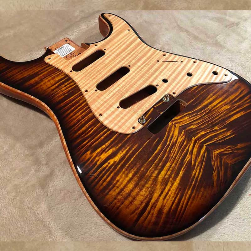 Warmoth Stratocaster® Licensed Replacement Body Tiger Eye Burst +