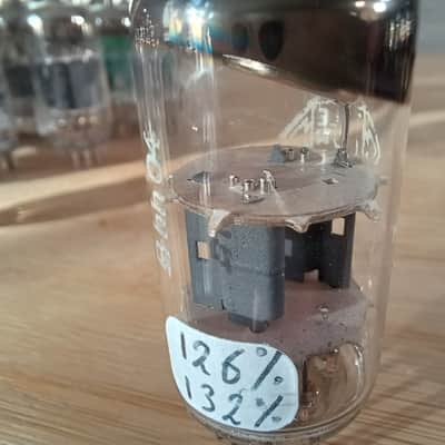 Immagine Very rare earlier construction 1956 NOS TELEFUNKEN ecc81 12at7 perfect, fully tested. Rounded plate with no hole. - 11