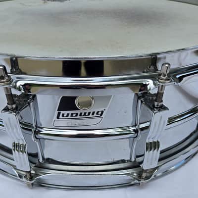 Ludwig 14" X 5" Snare Drum B/W badge serial #864805 w/ Gig Bag image 10