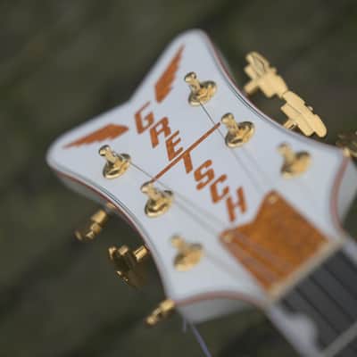 Gretsch G6136TG Players Edition Falcon™ Hollow Body with String-Thru Bigsby® and Gold Hardware - White image 18