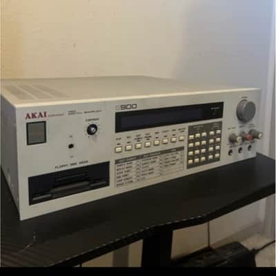 Akai S900 MIDI Digital Sampler 1986 - White