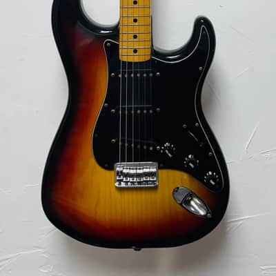Fender Stratocaster 1977 - 3 Tone Sunburst image 1