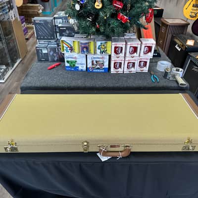 Fender Limited Edition American Vintage II 1957 Stratocaster White Blonde w/Tweed Hard Case image 8