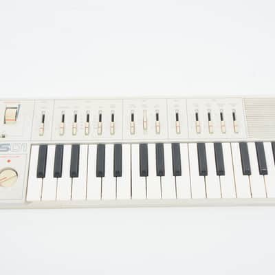 [SALE Ends June 30] YAMAHA CS01 WHITE Rare Color Mobile Analog Synthesizer CS-01 w/ 100-240V PSU image 2