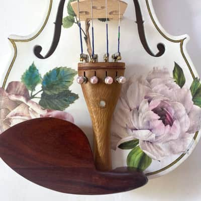 Rozanna's Rose Delight II Violin Outfit, 4/4 with pearl fine tuners carbon fiber bow image 2