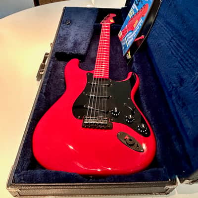 1986 DiMarzio Stratocaster - " Guitar for The Practicing Musician " Cover girl - ULTRA RARE image 19