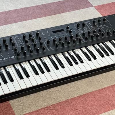 Dave Smith Instruments Prophet 08 PE 61-Key 8-Voice Polyphonic Synthesizer 2009 - 2015 - Black with Wood Sides