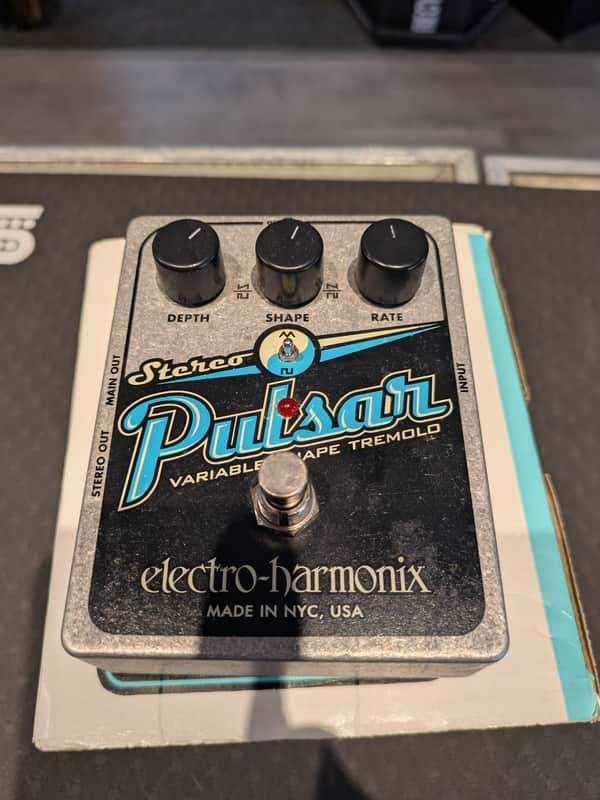 Electro-Harmonix Stereo Pulsar Analog Tremolo 2007 - Present - Blue image 1