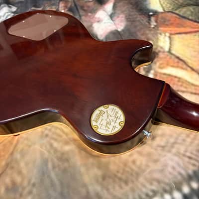 FANCY 💃! 2026 Gibson Custom Shop '76 Les Paul Deluxe Reissue Rocket Red Sparkle Top VOS Limited Edition LE 1976 Standard Norlin Era Mini Humbuckers Maple Neck Sandwich Body Construction ABR-1 Bridge Chrome Hardware Cream Plastics Brown Walnut Body image 13