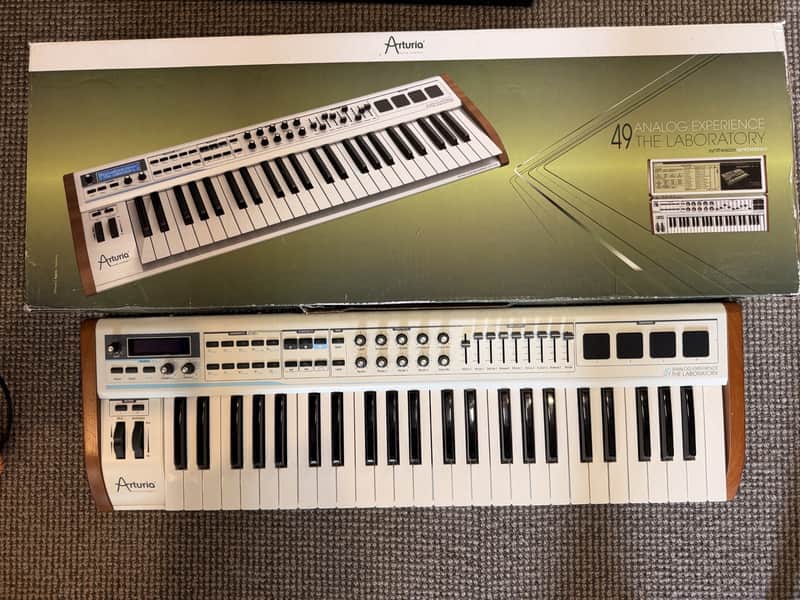 Arturia Analog Laboratory Experience 49-Key Keyboard Controller 2010 - 2014 - White image 1