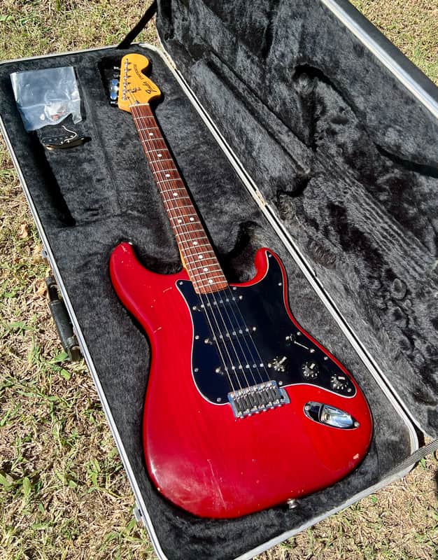 Vintage Fender Stratocaster Guitar 1979-1981 - Crimson Red Transparent image 1