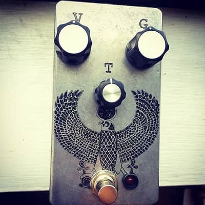Greyscale Amulet bass overdrive Bild 2