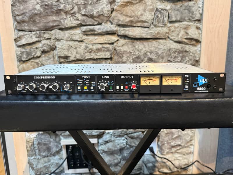API 2500 Stereo Bus Compressor 2000 - 2019 - Black image 1
