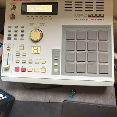Akai MPC2000 MIDI Production Center 1997 - 2001 - Grey