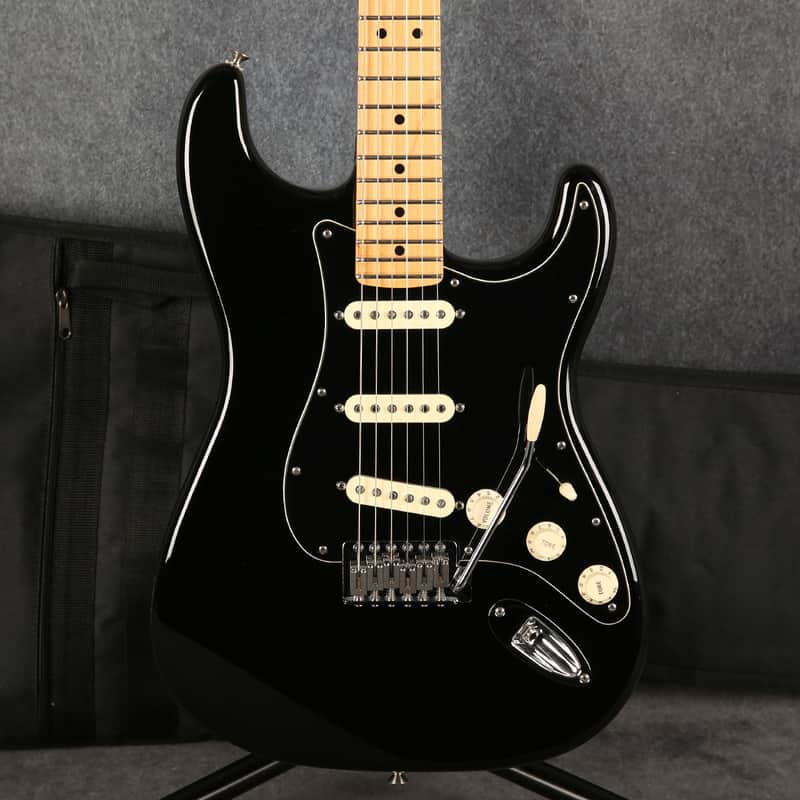 Fender Mexican Stratocaster - Black - 2nd Hand (166457) image 1
