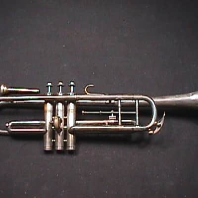 An Antique 1922 French Made 1900 Couesnon & Cie Jazz Style Trumpet in it's Original Case & Ready to Play   5 T image 2