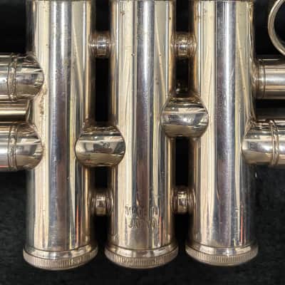 Yamaha Xeno Trumpet, Silver Finish, Gold Brass Bell, Model YTR8335RG image 4