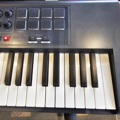 Novation Novation Impulse 61 USB MIDI Controller Keyboard Mid 2012 - Black image 12