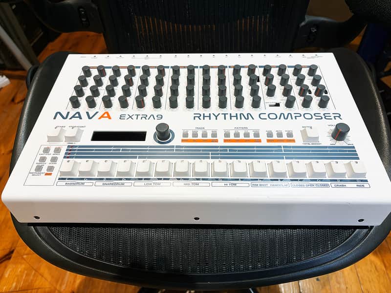 e-licktonic Nava Extra9 - Drum Machine 909 Clone - Excellent image 1