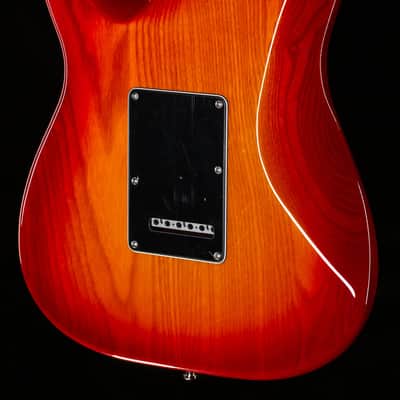 Fender American Ultra Luxe Stratocaster Maple Fingerboard Plasma Red Burst (092) image 2