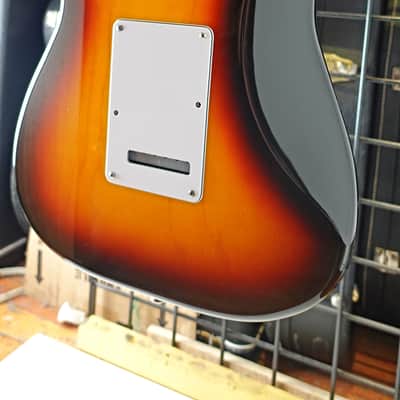 Fender Classic Series '70s Stratocaster with Rosewood Fretboard 2005 - 3-Color Sunburst - READ DESCRIPTION image 8