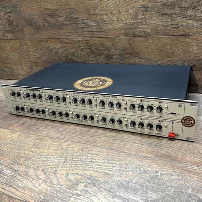 Revive Audio Modified: Klark Teknik DN410 Dual Parametric Equalizer, excellent-Output Transformers image 7