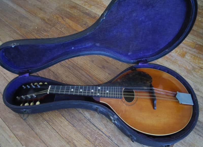 Gibson Style A Mandolin, 1916, Natural Finish, Case image 1