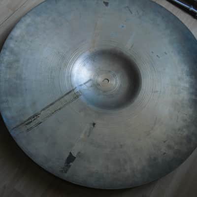 22" Vintage Avedis Zildjian Flat Top or "Cow Bell" Ride Cymbal 3210g image 4