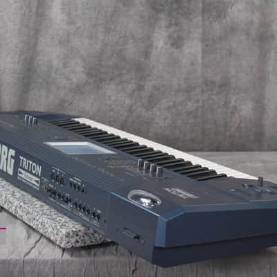 KORG TRITON Extreme Music workstation Synthesizer in Excellent Condition. image 16