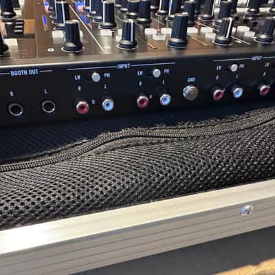 Native Instruments Traktor Kontrol S8 with Flight Case image 16