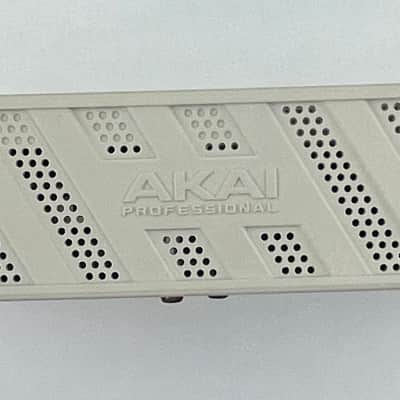 Akai MPC One Standalone MIDI Sequencer Retro Edition 2021 - Present - Grey image 3