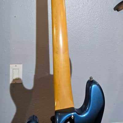 Fender American Professional II Precision Bass V with Maple Fretboard 2020 - Present - Dark Night image 8