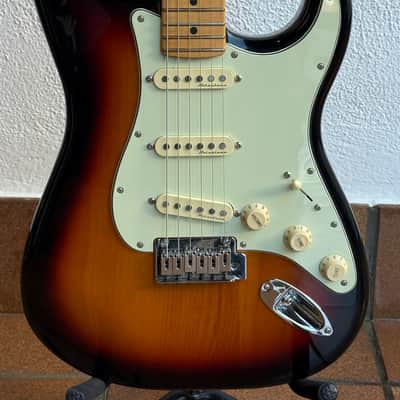 Fender Player Plus Stratocaster with Maple Fretboard 2021 - Present - 3-Color Sunburst image 3